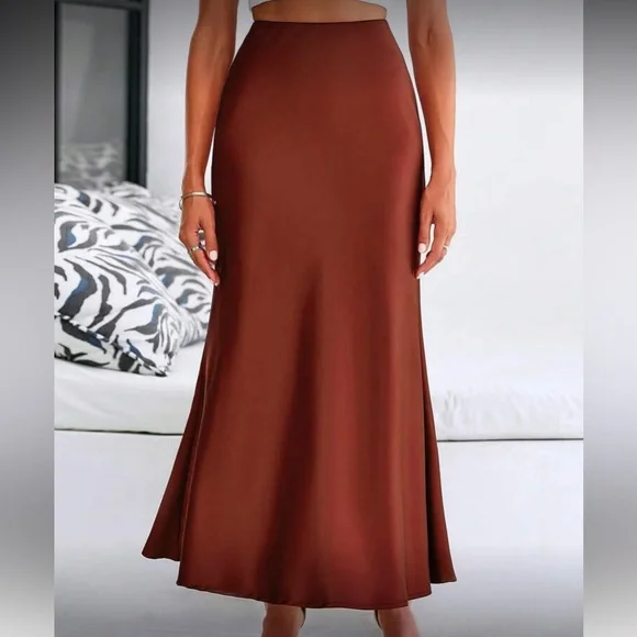 Luxe brown satin maxi skirt - Picture 4 of 4